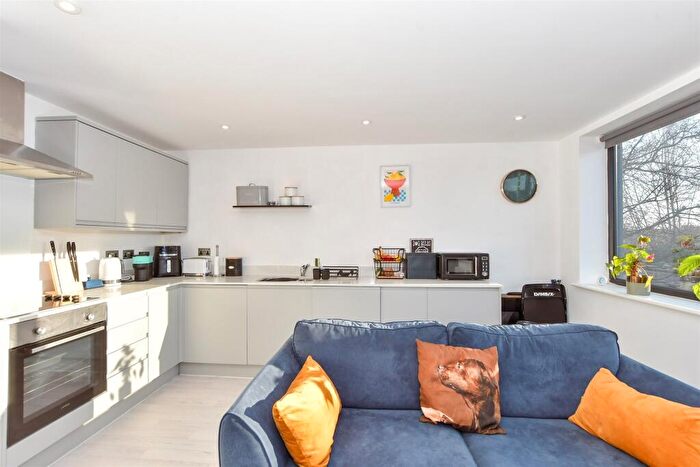 1 Bedroom Apartment For Sale In Leigh Road, Havant, Hampshire, PO9