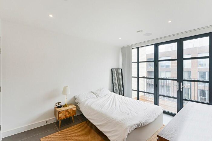 2 Bedroom Flat To Rent In Hepscott Road, London, E9