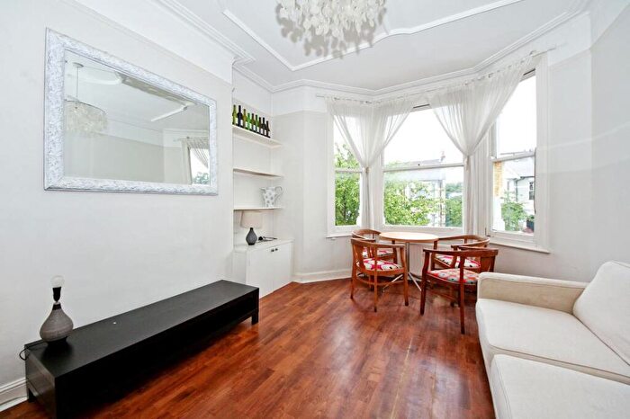 2 Bedroom Flat To Rent In Harvist Road, Queens Park, London, NW6