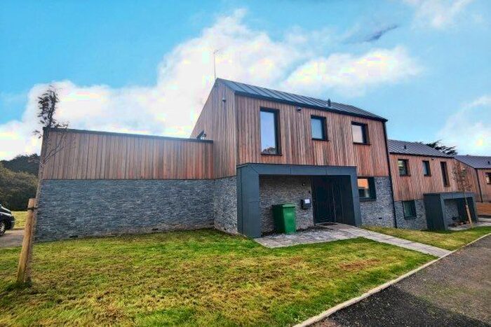 4 Bedroom Property To Rent In The Green, Falmouth, TR11