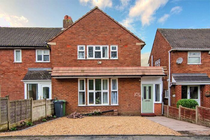 3 Bedroom Semi-Detached House To Rent In Commonside, Brownhills, Walsall, WS8