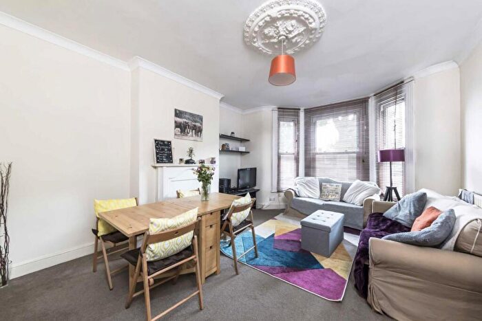 2 Bedroom Flat To Rent In Cavendish Road, Clapham, SW12