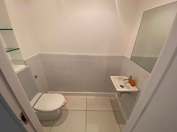2 Bedroom Apartment To Rent In Woods End, Barlow Moor Road, Didsbury, M20