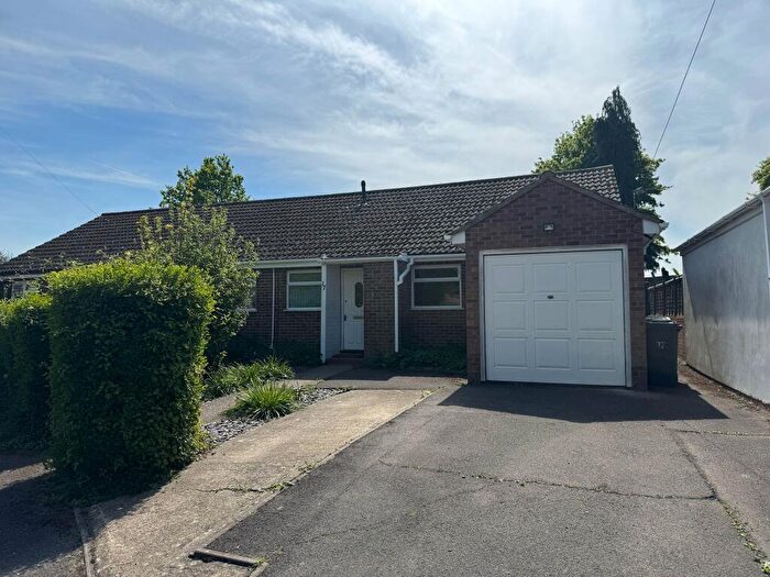 3 Bedroom Bungalow To Rent In The Close, Monk Sherborne, RG26