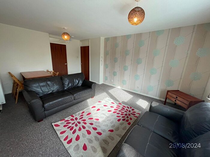 2 Bedroom Flat To Rent In Cairncry Court, Ground Floor Left, Aberdeen, AB16