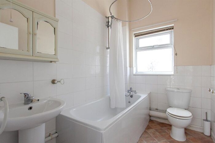 2 Bedroom Flat To Rent In Canterbury Road, Whitstable, Kent, CT5