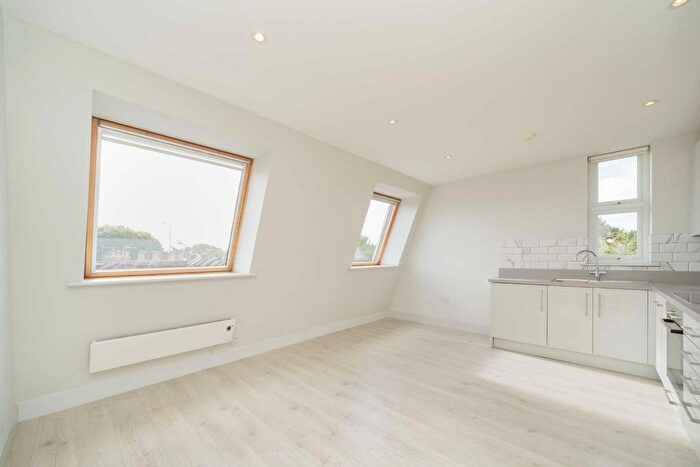 1 Bedroom Flat For Sale In High Road, Finchley, N20