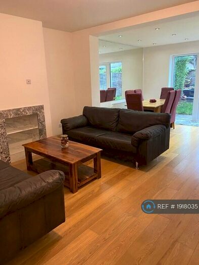 4 Bedroom Terraced House To Rent In Kingfield Street, London, E14
