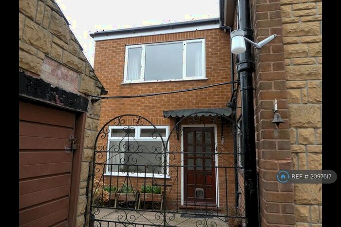 4 Bedroom Semi-Detached House To Rent In Hemmingfield Crescent, Worksop, S81