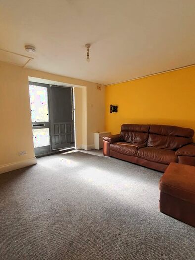 1 Bedroom Flat To Rent In Penarth Road, Cardiff, CF11