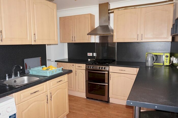 2 Bedroom Flat To Rent In High Road Leytonstone, London E11