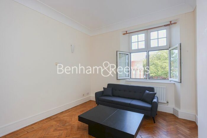 2 Bedroom Flat To Rent In Rosebery Avenue, London, EC1R