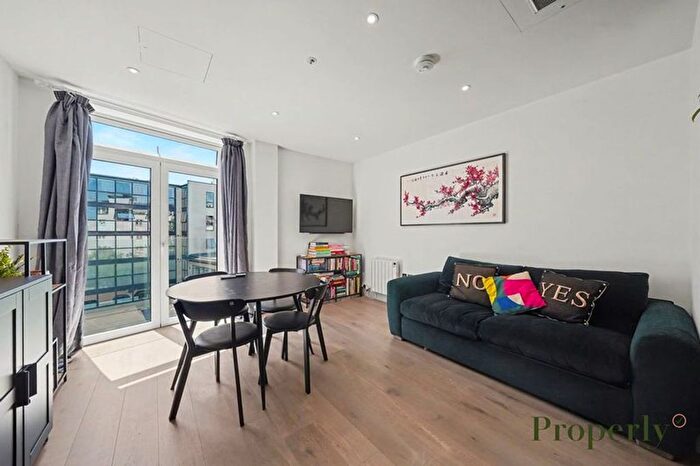 2 Bedroom Flat For Sale In Clapham Road, London, SW9