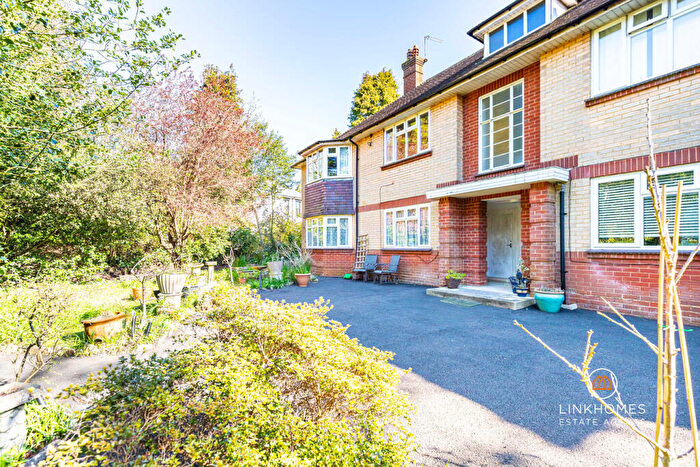 2 Bedroom Apartment For Sale In Dean Park Road, Bournemouth, BH1