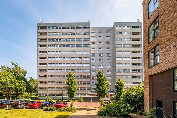 3 Bedroom Flat To Rent In Trinity Way, London, W3