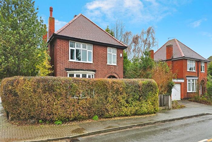 3 Bedroom Detached House For Sale In Bramcote Avenue, Chilwell, NG9
