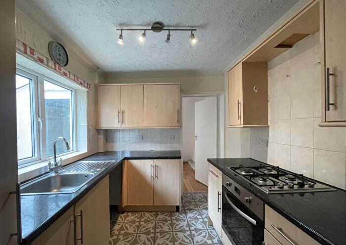 3 Bedroom Semi-Detached House To Rent In Letchworth Road, Luton, LU3
