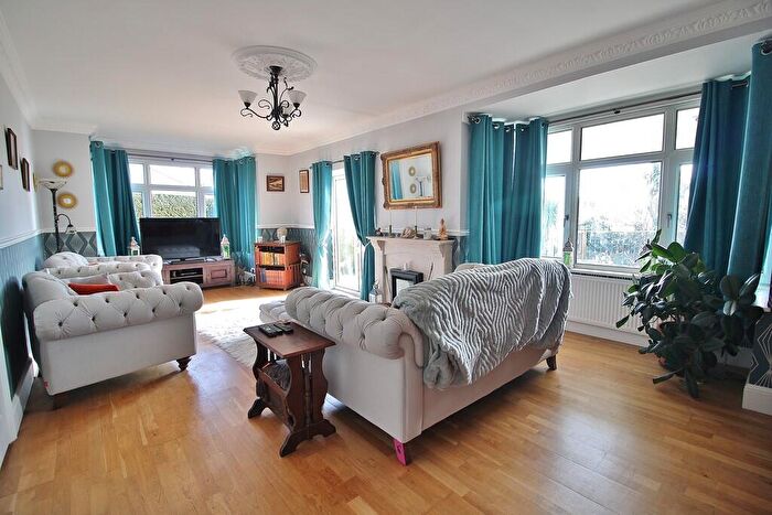 4 Bedroom Detached House For Sale In Stakes Road, Purbrook, PO7