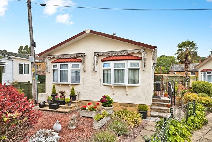 2 Bedroom Mobile/park Home For Sale In Hurst Park, Martock, Somerset, TA12