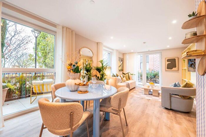 2 Bedroom Flat For Sale In Grand Union, Alperton, HA0