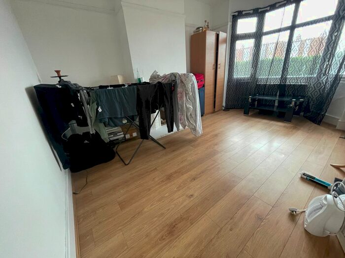 1 Bedroom Flat To Rent In Ardleigh Green Road, Hornchurch, RM11