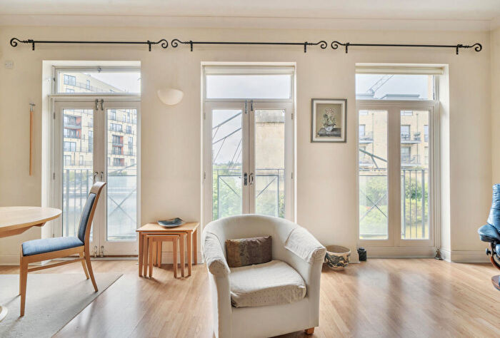 2 Bedroom Apartment For Sale In Victoria Bridge Road, Bath, Somerset, BA1