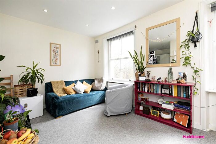 1 Bedroom Flat To Rent In Oakley Square, London, NW1