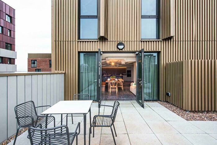 2 Bedroom Apartment To Rent In Kampus Apt South Block, Chorlton Street, Manchester, Greater Manchester, M1