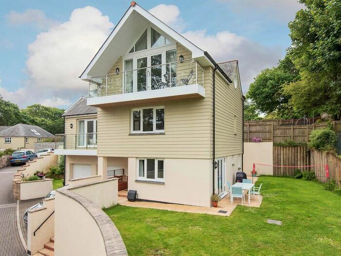 4 Bedroom Property To Rent In Stewart Court, Falmouth, TR11