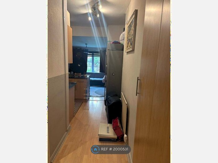 2 Bedroom Flat To Rent In Gilbey Road, London, SW17