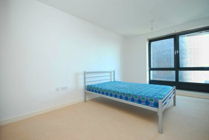 1 Bedroom Flat To Rent In The Sphere, Canning Town, London, E16
