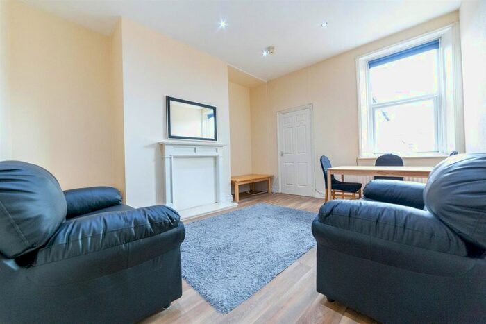 3 Bedroom Flat To Rent In Glenthorn Road, Jesmond, Newcastle Upon Tyne, NE2