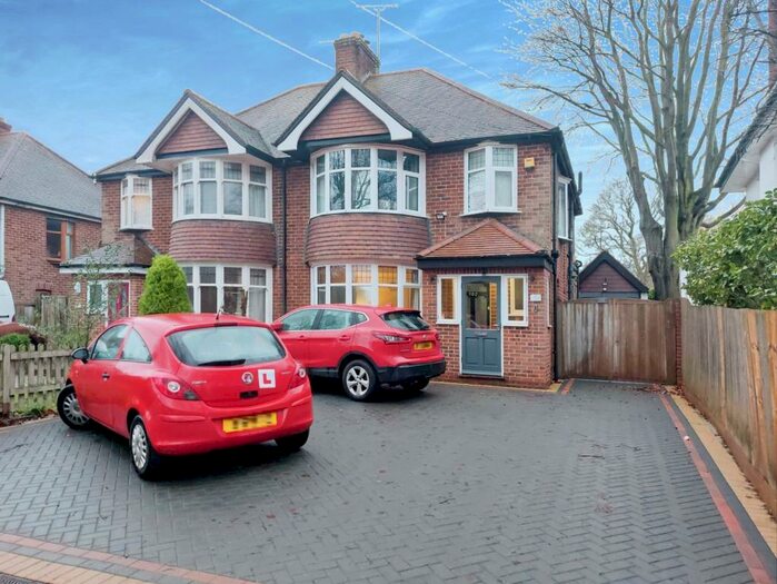 3 Bedroom Semi-Detached House To Rent In Oxford Road, Banbury, Oxfordshire, OX16