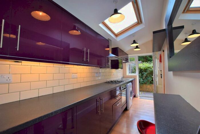 5 Bedroom Terraced House To Rent In Bed Student Home - Martyrs Field Road, CT1