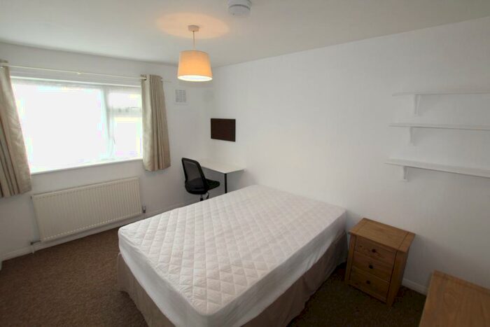 3 Bedroom Terraced House To Rent In Kingsthorpe Grove, Northampton, NN2