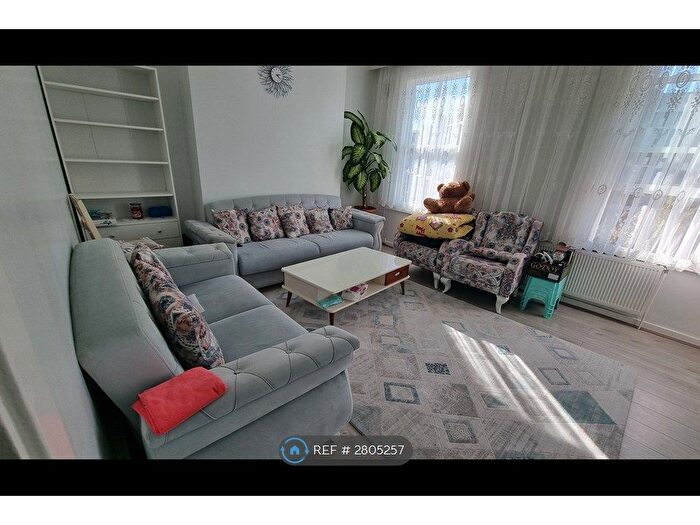 2 Bedroom Maisonette To Rent In Woodstock Road, London, N4