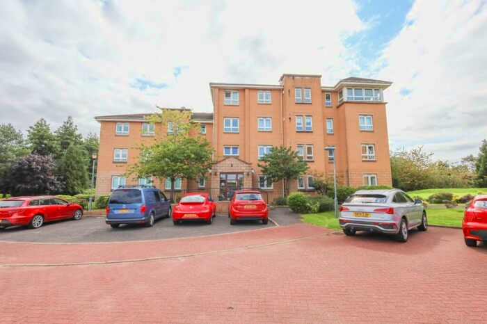 3 Bedroom Flat To Rent In Flat / Ashwood Gardens Glasgow, G13
