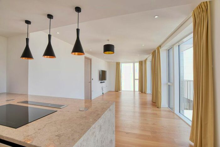 3 Bedroom Flat To Rent In Admiralty House, Vaughan Way, London, E1W