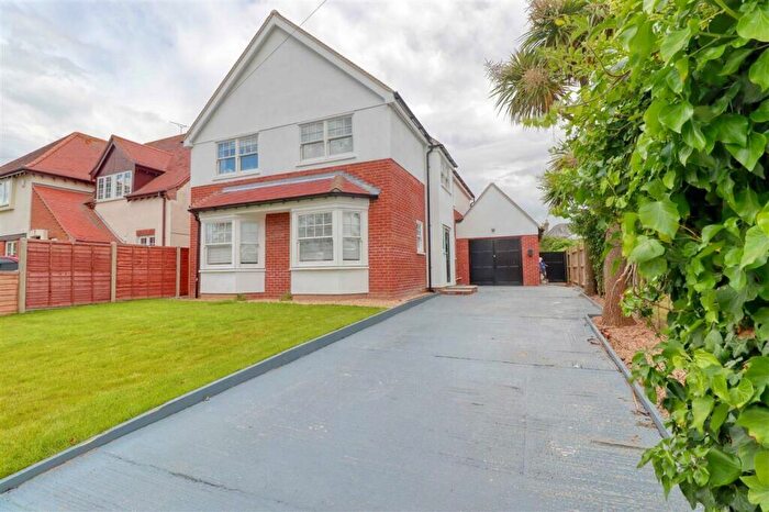 6 Bedroom Detached House To Rent In Upper Third Avenue, Frinton-on-Sea, CO13