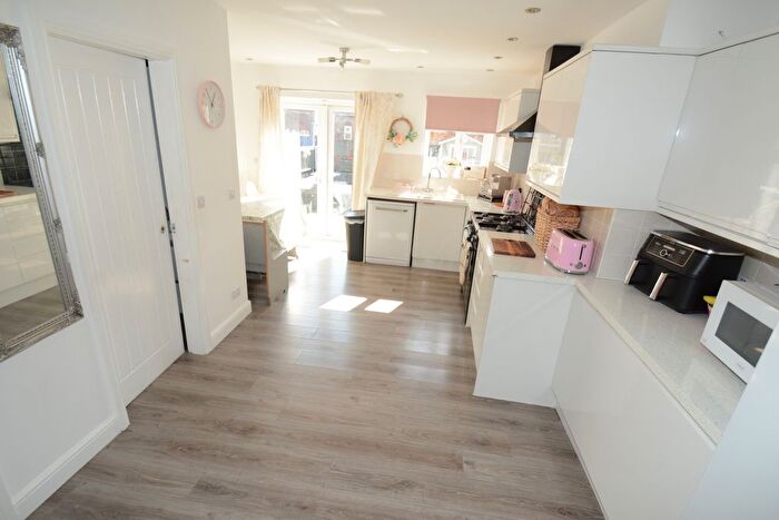 3 Bedroom Terraced House For Sale In Waverley Crescent, Droylsden, M43