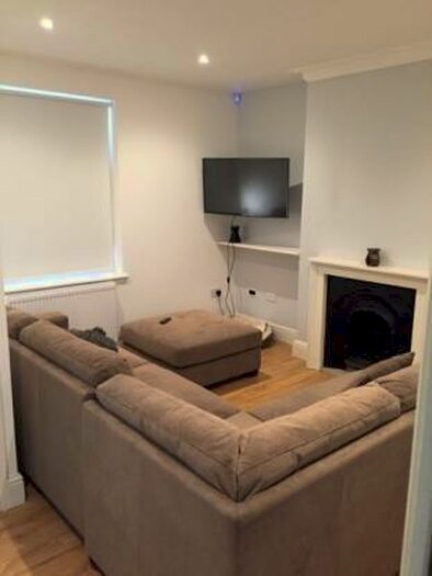 5 Bedroom Detached House To Rent In Queen Square, Leeds, West Yorkshire, LS2