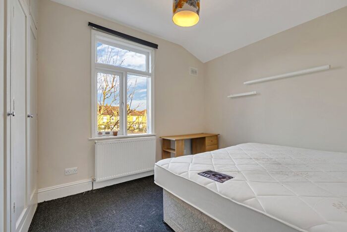 3 Bedroom Terraced House For Sale In Undine Street, London, SW17