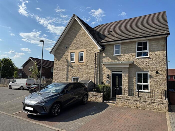 3 Bedroom Semi-Detached House For Sale In Pudding Lane, Hyde, SK14