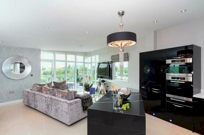 3 Bedroom Flat To Rent In Alexandria, Victoria Wharf, Cardiff Bay, CF11