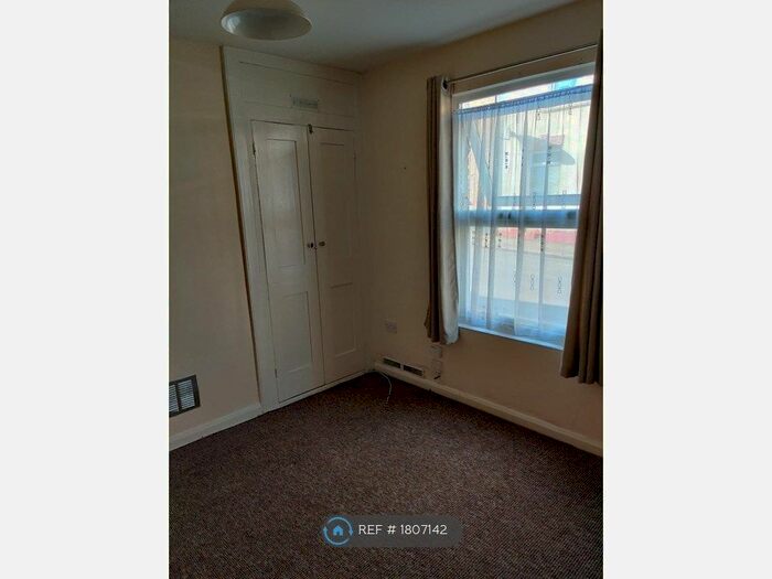 1 Bedroom Flat To Rent In Longley Road, Rochester, ME1