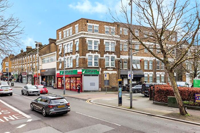 2 Bedroom Flat To Rent In High Road Leyton, London, E10