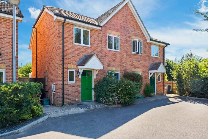 3 Bedroom Terraced House To Rent In Isabella Place, Kingston Upon Thames, Surrey, KT2