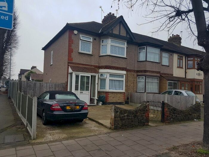 3 Bedroom End Of Terrace House To Rent In Rush Green Road, Rush Green, Romford RM7