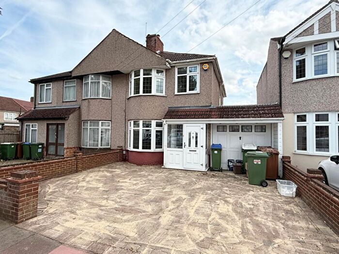 3 Bedroom Terraced House To Rent In Portland Avenue, Blackfen, DA15