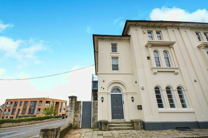 2 Bedroom Flat To Rent In Bower Terrace, Maidstone, Kent, ME16